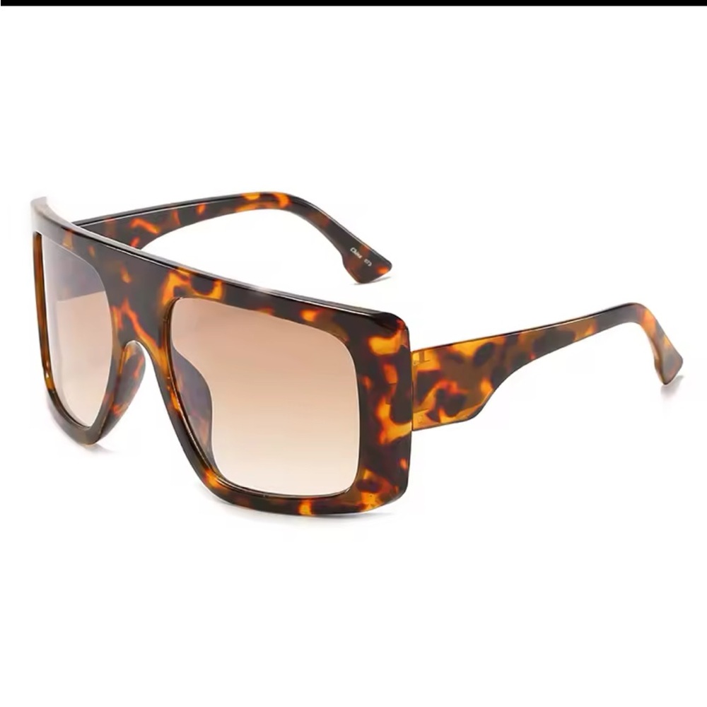 **NEVER WORN** oversized shield women leopard rounded sunglasses luxury inspired